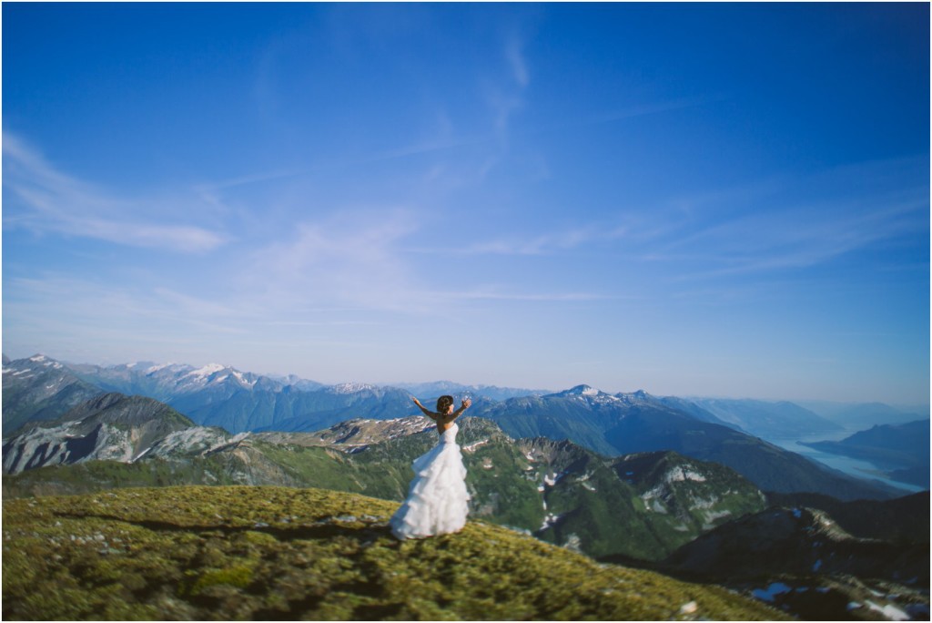 glacier helicopters revelstoke elopement bride and groom at ghost ridge