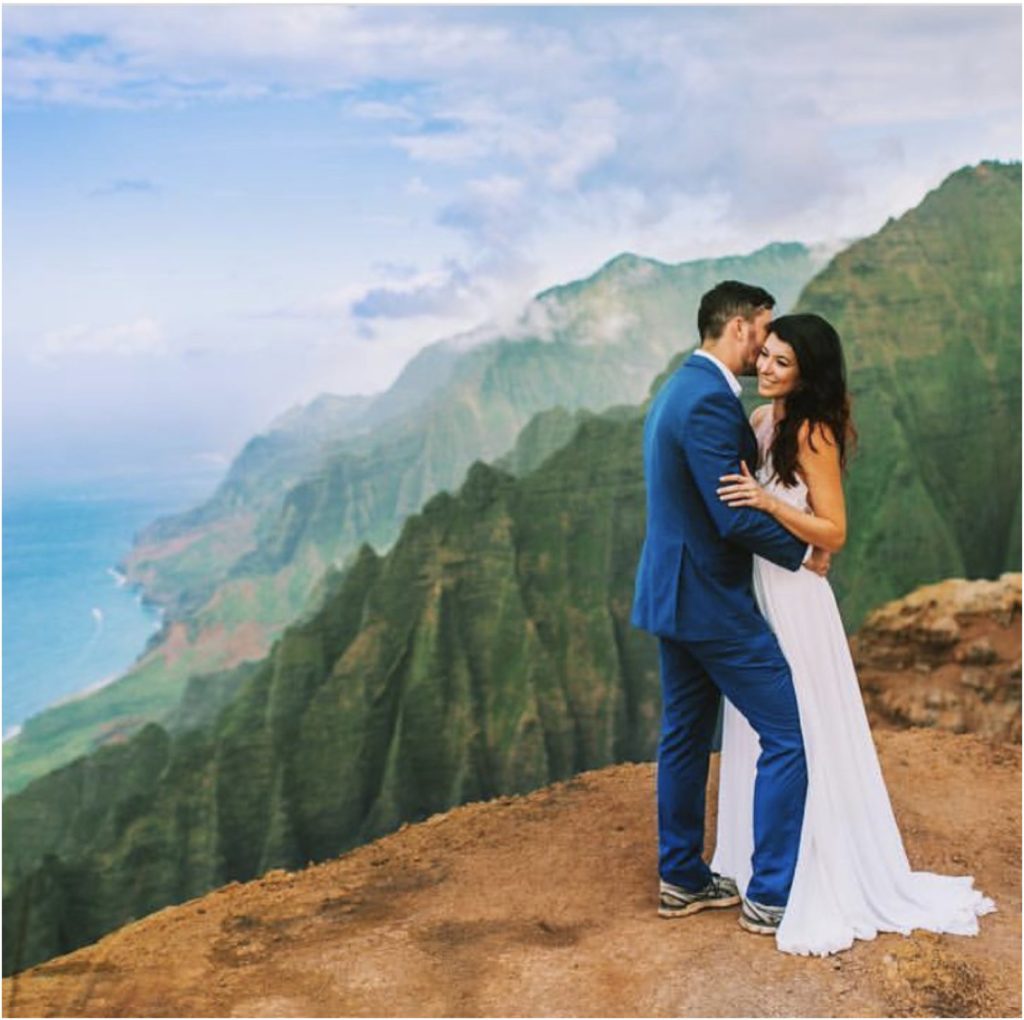 kauai adventure elopement wedding. hike-in ceremony na pali coast
