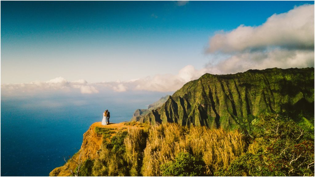 kaua hawaiii hike-in adventure elopement wedding by meg courtney and bradyhouse media